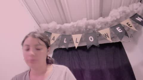 Snapshot of lauu_g chatting on October 21, 10:05 am Lauu G online show from October 21, 10:05 am