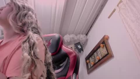 Snapshot of lauu_g chatting on October 24, 9:17 am Lauu G online show from October 24, 9:17 am