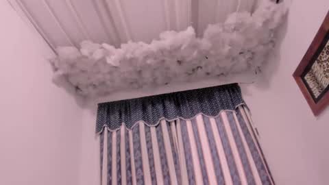 Snapshot of lauu_g chatting on November 8, 10:48 am Lauu G online show from November 8, 10:48 am