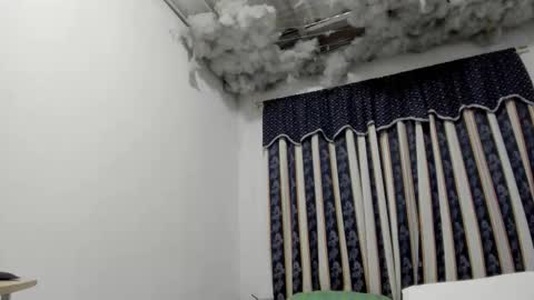 Snapshot of lauu_g chatting on February 5, 11:15 am Lauu G online show from February 5, 11:15 am