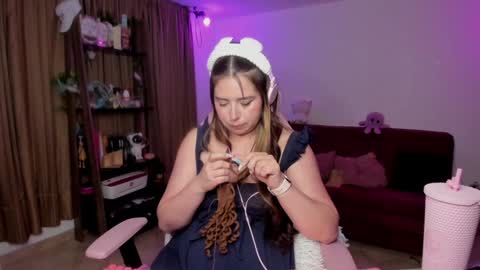 Snapshot of lauu_r chatting on January 21, 7:37 am online show from January 21, 7:37 am