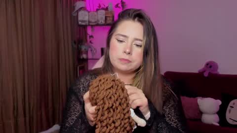 Snapshot of lauu_r chatting on January 25, 3:19 am online show from January 25, 3:19 am