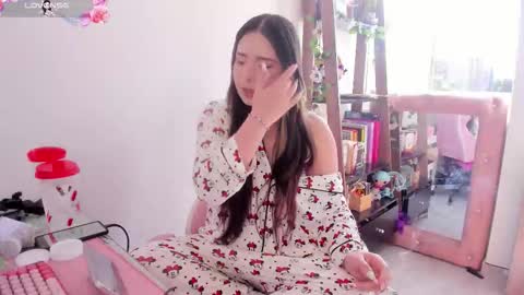 Snapshot of lauu_r chatting on September 21, 2:08 pm online show from September 21, 2:08 pm