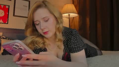 Snapshot of lavender_tender chatting on June 11, 4:54 am Lav online show from June 11, 4:54 am