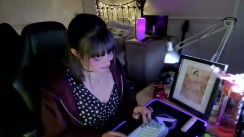 Lavenderrzz online show from November 20, 2:50 pm