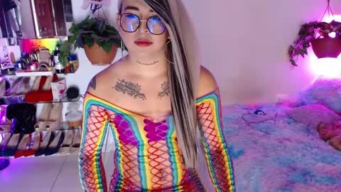 Snapshot of laveneno_ortiz07 chatting on February 13, 11:45 pm Cristina online show from February 13, 11:45 pm