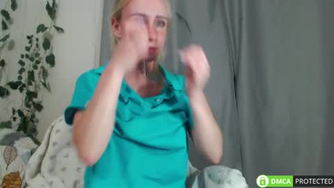 Snapshot of lavinell chatting on May 21, 7:21 pm Mia online show from May 21, 7:21 pm
