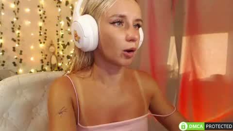Mia online show from July 26, 3:08 pm