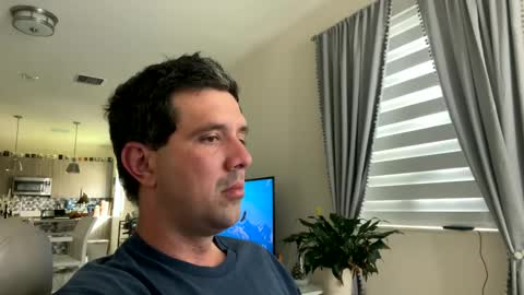 Snapshot of law_cambio chatting on December 5, 6:55 pm law_cambio online show from December 5, 6:55 pm