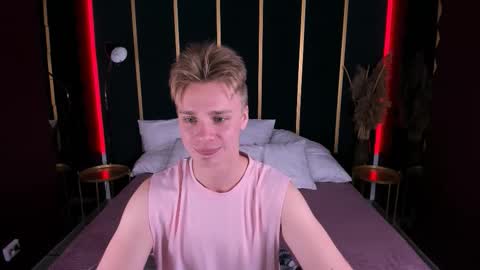 Snapshot of lawrence_miles chatting on October 13, 10:37 am Lawrence online show from October 13, 10:37 am