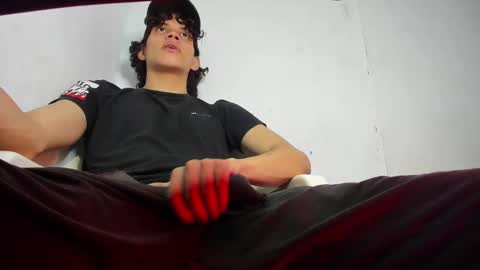 Snapshot of lax777_ chatting on October 19, 5:08 am ZAmbrano online show from October 19, 5:08 am