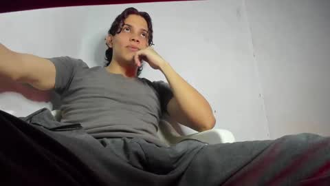 Snapshot of lax777_ chatting on October 21, 1:50 am ZAmbrano online show from October 21, 1:50 am