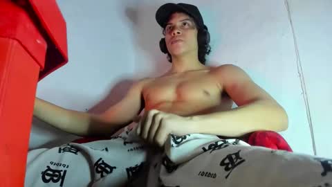 Snapshot of lax777_ chatting on November 21, 8:35 am ZAmbrano online show from November 21, 8:35 am