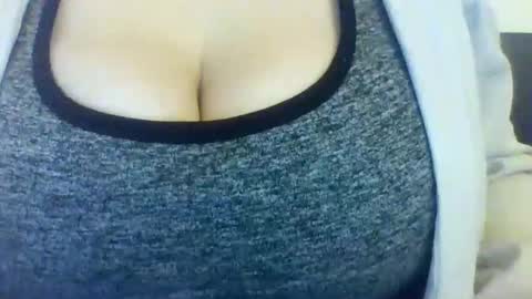 layannalea online show from November 22, 1:04 am