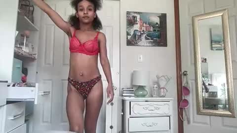 Snapshot of layla216903 chatting on September 23, 4:54 pm layla online show from September 23, 4:54 pm