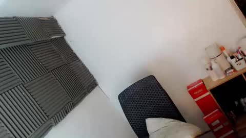 Snapshot of layla47649867 chatting on February 11, 7:02 am layla47649867 online show from February 11, 7:02 am