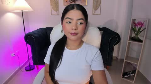 Layla Breezee online show from April 3, 8:34 am