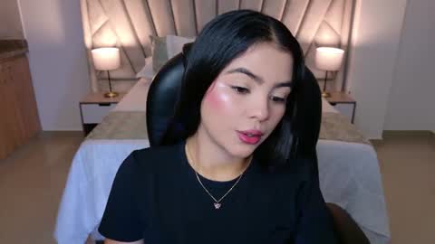 Layla Breezee online show from July 18, 10:41 am