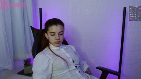 Layla online show from January 31, 2:17 pm