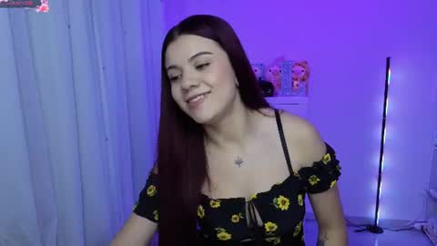 Snapshot of layla_castilloo chatting on June 25, 2:22 am Layla online show from June 25, 2:22 am