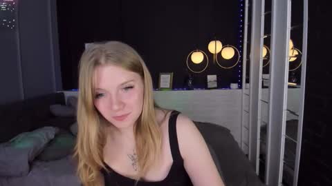 layla_glam online show from September 29, 1:38 pm