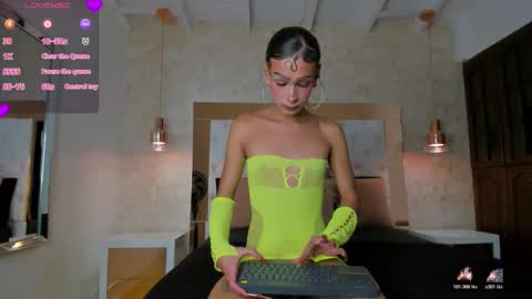 Snapshot of layla_mackenzie01 chatting on February 18, 5:58 am Layla Mackenzie online show from February 18, 5:58 am