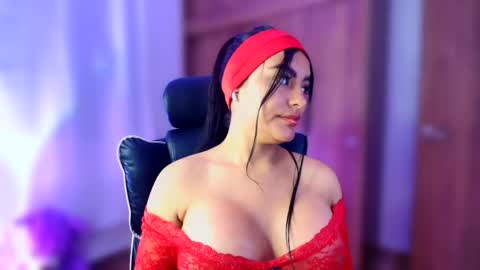 Layla online show from April 1, 3:40 am