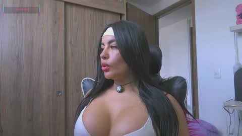 Layla online show from June 6, 4:12 pm