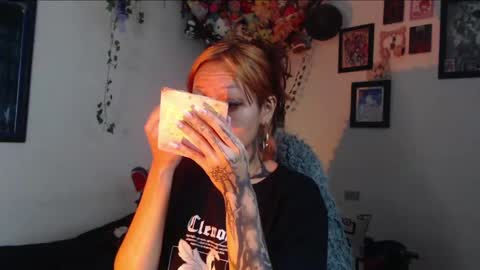 Snapshot of layla_quinn chatting on June 7, 12:31 pm layla_quinn online show from June 7, 12:31 pm