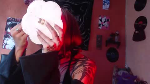 Snapshot of layla_quinn chatting on July 16, 3:29 pm layla_quinn online show from July 16, 3:29 pm