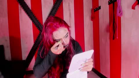 Snapshot of laylaa_and_logan chatting on October 31, 7:04 pm laylaa_and_logan online show from October 31, 7:04 pm