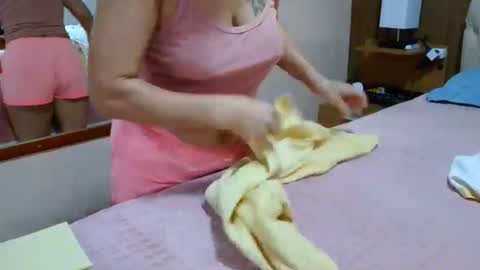 Snapshot of laylabrasil chatting on April 17, 6:00 pm kelly online show from April 17, 6:00 pm