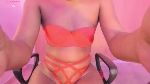 LAYLA online show from January 10, 12:45 am