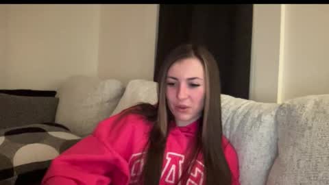 laylahlaylah1 online show from December 4, 11:30 am