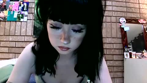 Snapshot of laylakills chatting on February 6, 8:07 am Layla Kills online show from February 6, 8:07 am