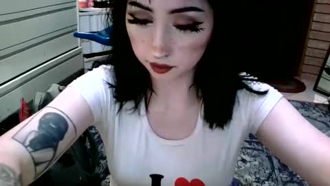 Snapshot of laylakills chatting on February 12, 5:58 am Layla Kills online show from February 12, 5:58 am