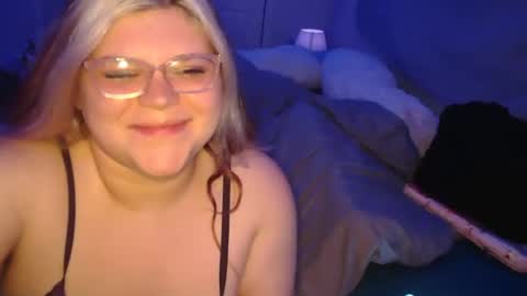 Snapshot of laylalyne chatting on February 21, 7:53 am Layla online show from February 21, 7:53 am