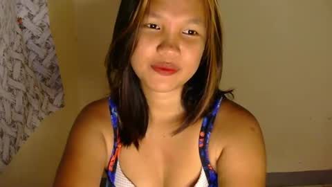 Snapshot of laylanimfa chatting on June 25, 7:35 am Nimfa online show from June 25, 7:35 am