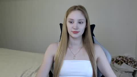 Snapshot of laylapretty001 chatting on February 19, 5:38 am LaylaPretty001 online show from February 19, 5:38 am