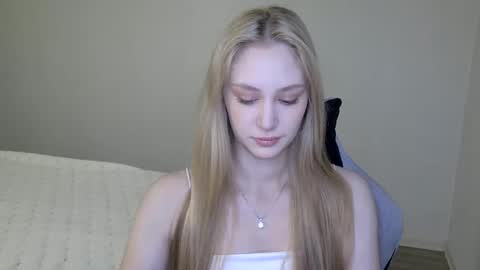 Snapshot of laylapretty001 chatting on October 6, 4:10 am LaylaPretty001 online show from October 6, 4:10 am