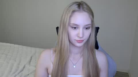 Snapshot of laylapretty001 chatting on October 7, 4:20 am LaylaPretty001 online show from October 7, 4:20 am