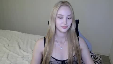 Snapshot of laylapretty001 chatting on October 17, 4:48 am LaylaPretty001 online show from October 17, 4:48 am