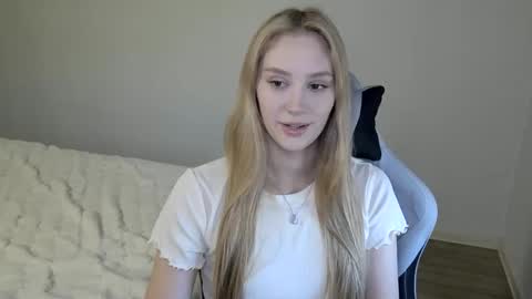 Snapshot of laylapretty001 chatting on October 31, 6:47 am LaylaPretty001 online show from October 31, 6:47 am