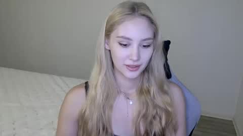 Snapshot of laylapretty001 chatting on December 4, 5:50 am LaylaPretty001 online show from December 4, 5:50 am