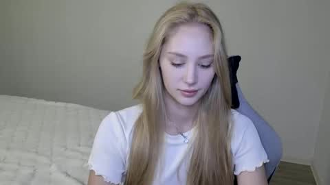 Snapshot of laylapretty001 chatting on December 5, 6:33 am LaylaPretty001 online show from December 5, 6:33 am