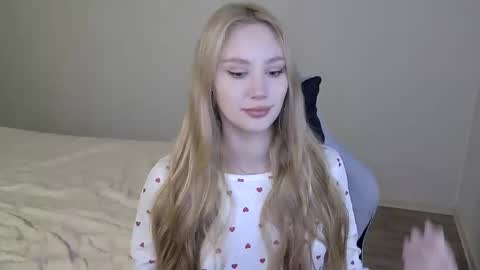 Snapshot of laylapretty001 chatting on February 3, 5:27 am LaylaPretty001 online show from February 3, 5:27 am