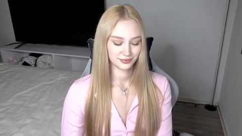 Snapshot of laylapretty001 chatting on February 21, 9:21 am LaylaPretty001 online show from February 21, 9:21 am