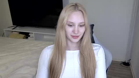 Snapshot of laylapretty001 chatting on March 1, 12:18 pm LaylaPretty001 online show from March 1, 12:18 pm