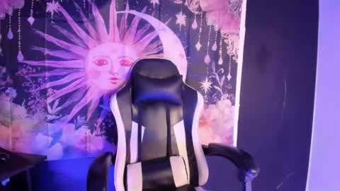 Snapshot of layra_66 chatting on July 3, 5:19 pm layra_66 online show from July 3, 5:19 pm
