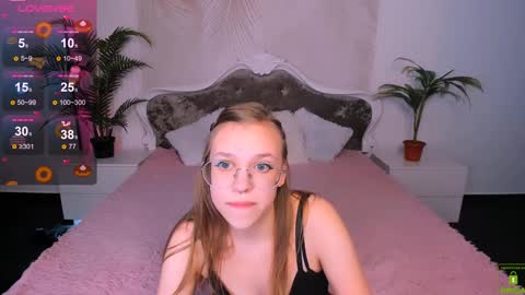 layriantavee online show from December 22, 9:44 am